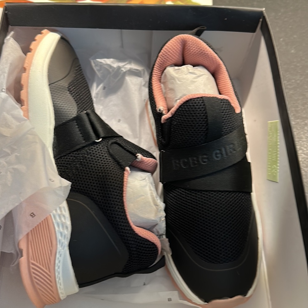 NWT in box BCBG girls black and mauve sneakers size 3